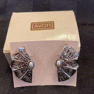 Avon vintage moonlight lace clip earrings